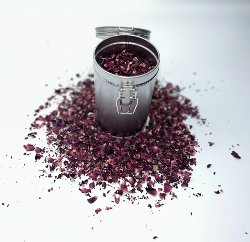 Pétales de rose séchée